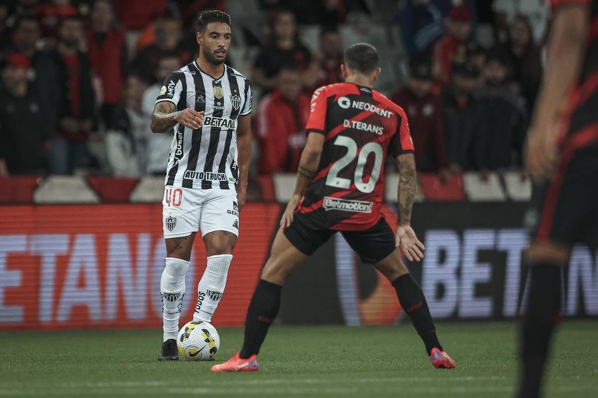 Neste domingo (17), o Atlético enfrentou o Athletico-PR pela segunda rodada da Série A do Campeonato Brasileiro. A partida foi realizada na Arena da Baixada, em Curitiba.