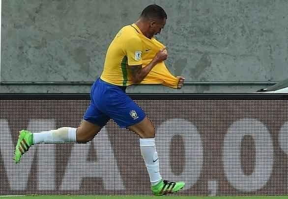 Brasil abre 2 a 0, mas Uruguai reage e busca empate na Arena Pernambuco