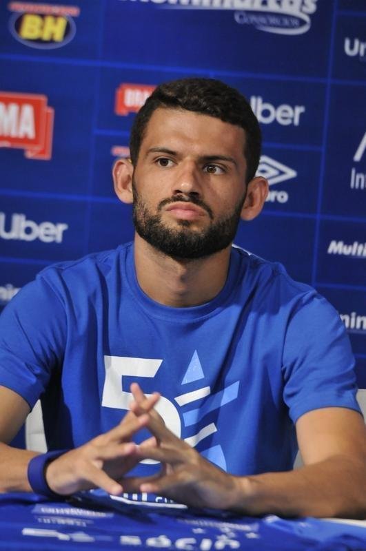 Cruzeiro apresentou o volante Jadson e o lateral-direito Luis Orejuela, primeiros reforos para a temporada