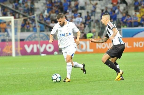 Imagens da torcida e da partida entre Cruzeiro e Santos, no Mineiro