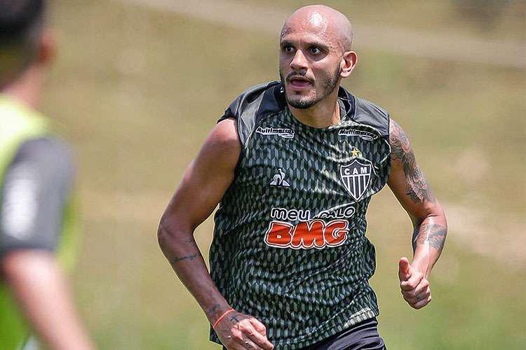 Fábio Santos deixou o Atlético e hoje defende o Corinthians