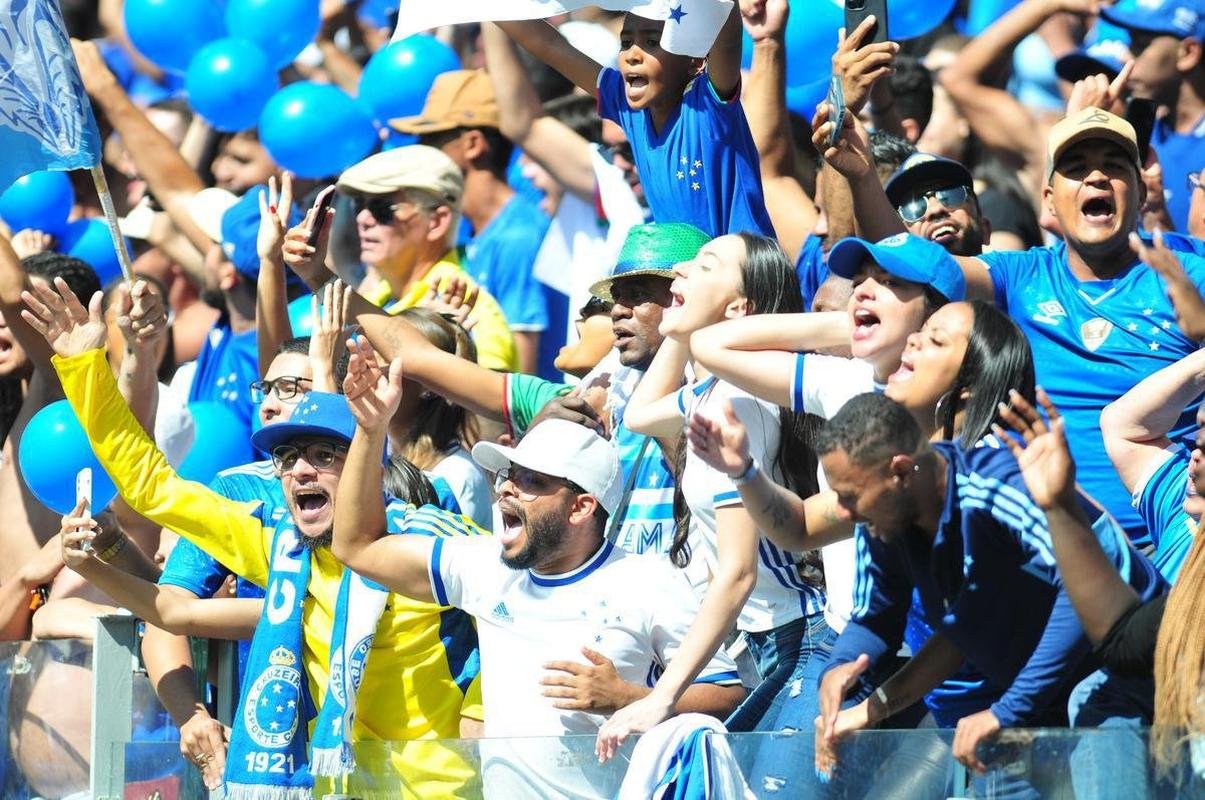 Fotos da torcida do Cruzeiro no jogo contra o Sampaio Corra