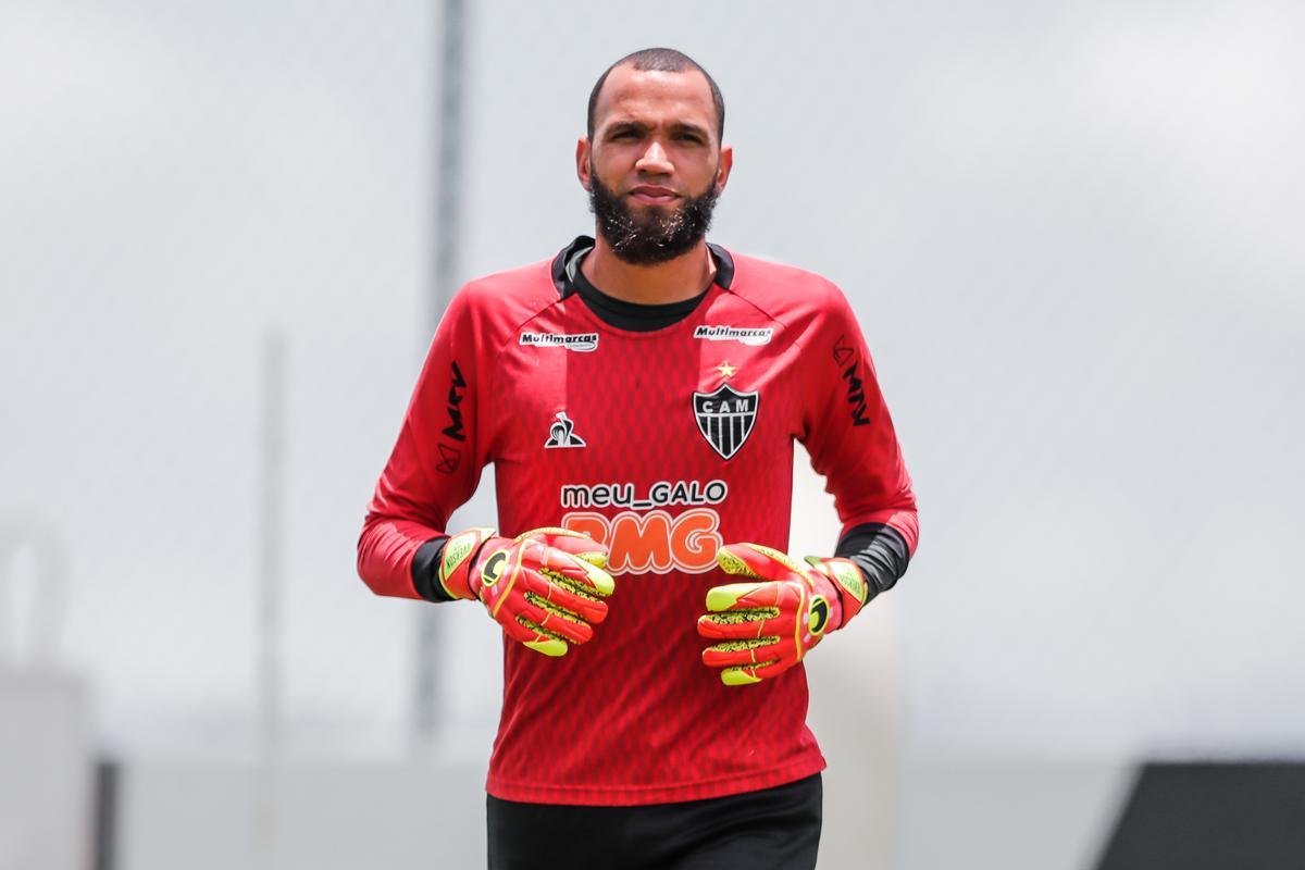 Aps polmica balada, Dylan e Marrony participam normalmente do treino na Cidade do Galo