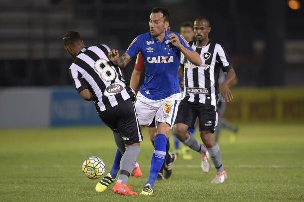 Fotos de Botafogo x Cruzeiro, no Estdio Luso-Brasileiro, pelo jogo de ida das oitavas de final da Copa do Brasil