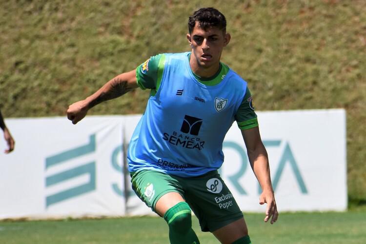 O volante Flávio teve resultado positivo divulgado pelo América em 2 de outubro, um dia antes da partida contra o Guarani-SP, pela 13ª rodada da Série B do Campeonato Brasileiro.