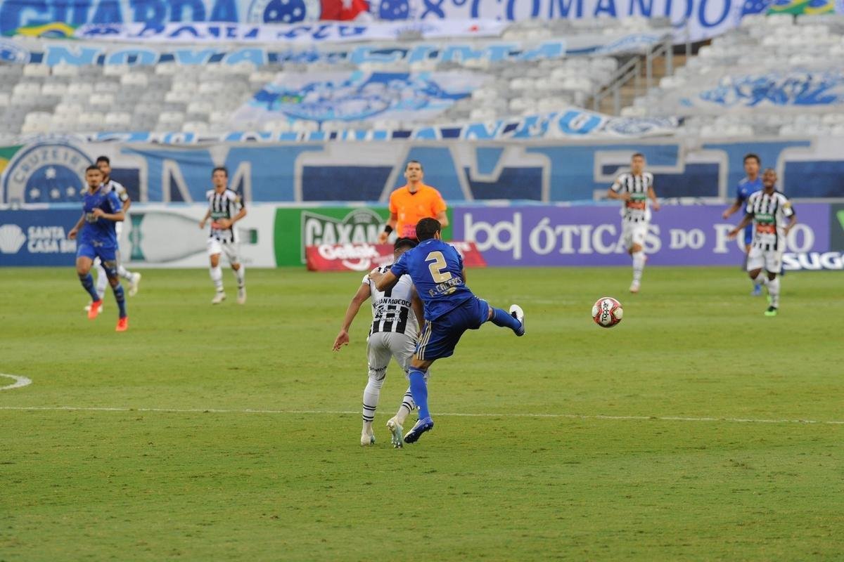 Fotos da vitria do Cruzeiro sobre o Athletic de So Joo del-Rei, por 1 a 0, no Mineiro, pela quarta rodada do Campeonato Mineiro de 2021. Marcelo Moreno, de pnalti, marcou o gol do triunfo celeste no Gigante da Pampulha