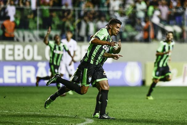 Giovanni - o lateral-esquerdo pertence ao Fluminense, que deve renovar o empréstimo por mais um ano, a pedido do próprio jogador. Giovanni fez 17 partidas pelo América na Série B e marcou dois gols.