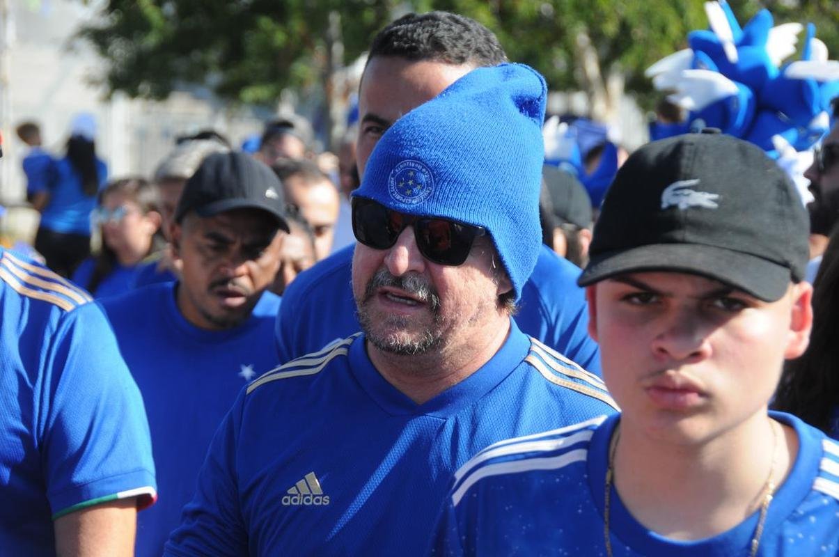 Chegada da torcida do Cruzeiro ao Mineiro para o jogo contra a Ponte Preta pela 13 rodada da Srie B do Campeonato Brasileiro. Estdio voltou a receber grande pblico