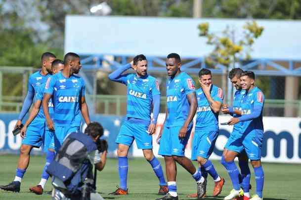 Fotos do treino do Cruzeiro desta segunda-feira, na Toca da Raposa II (Alexandre Guzanshe/EM D.A Press)