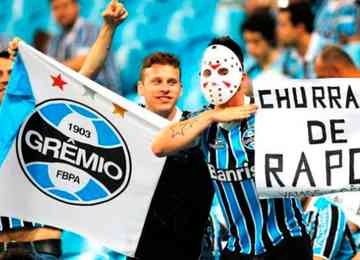 Eliminação da Raposa rendeu brincadeiras dos rivais e também de torcedores do Grêmio