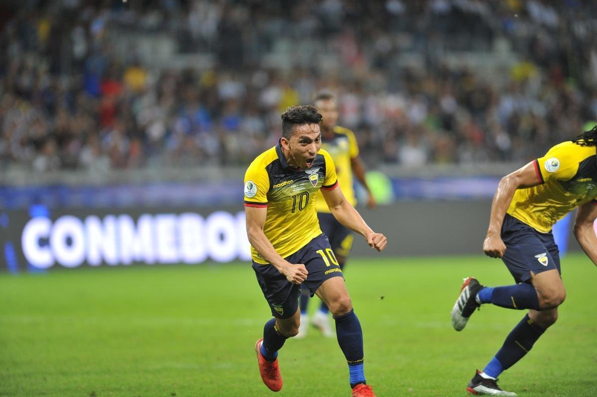 Equador e Japo se enfrentaram no Mineiro pela terceira rodada do Grupo C da Copa Amrica