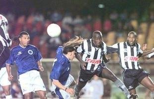 Em 2000, o Cruzeiro venceu o Botafogo por 3 a 2 no Mineiro, pelas quartas de final da Copa do Brasil. Na semifinal, a Raposa eliminou o Santos e, posteriormente, bateu o So Paulo para se sagrar tricampeo do torneio.