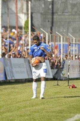 No segundo tempo, Raniel ampliou para o Cruzeiro: 3 a 1