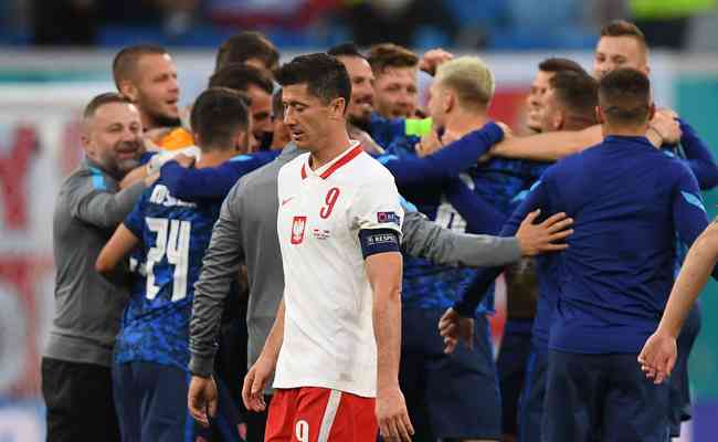 Lewandowski passa em branco, e Polnia perde da Eslovquia na Eurocopa