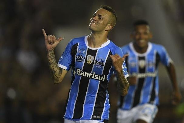Luan marcou o segundo gol do Grmio no estdio La Fortaleza