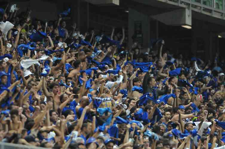 Comemorao de jogadores e torcedores do Cruzeiro pela vitria por 2 a 0 sobre o Nutico, nesta tera-feira (25), no Independncia. Time celeste se classificou s oitavas de final da Copa do Brasil