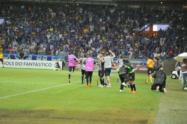 Fotos de Cruzeiro x Cear, no Mineiro, em jogo atrasado da 27 rodada do Brasileiro