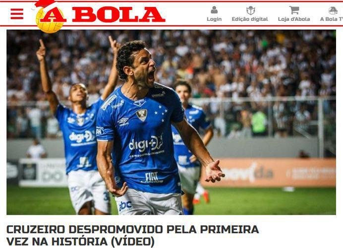 O jornal portugus A Bola tambm repercutiu a queda celeste. Em seu portal, as conquistas da Copa do Brasil e Libertadores pelo Cruzeiro foram destacadas. 