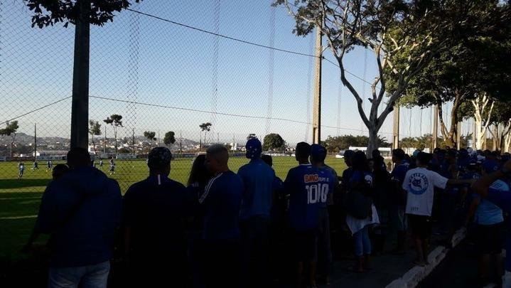 Torcida viu minutos iniciais do treino desta quinta-feira