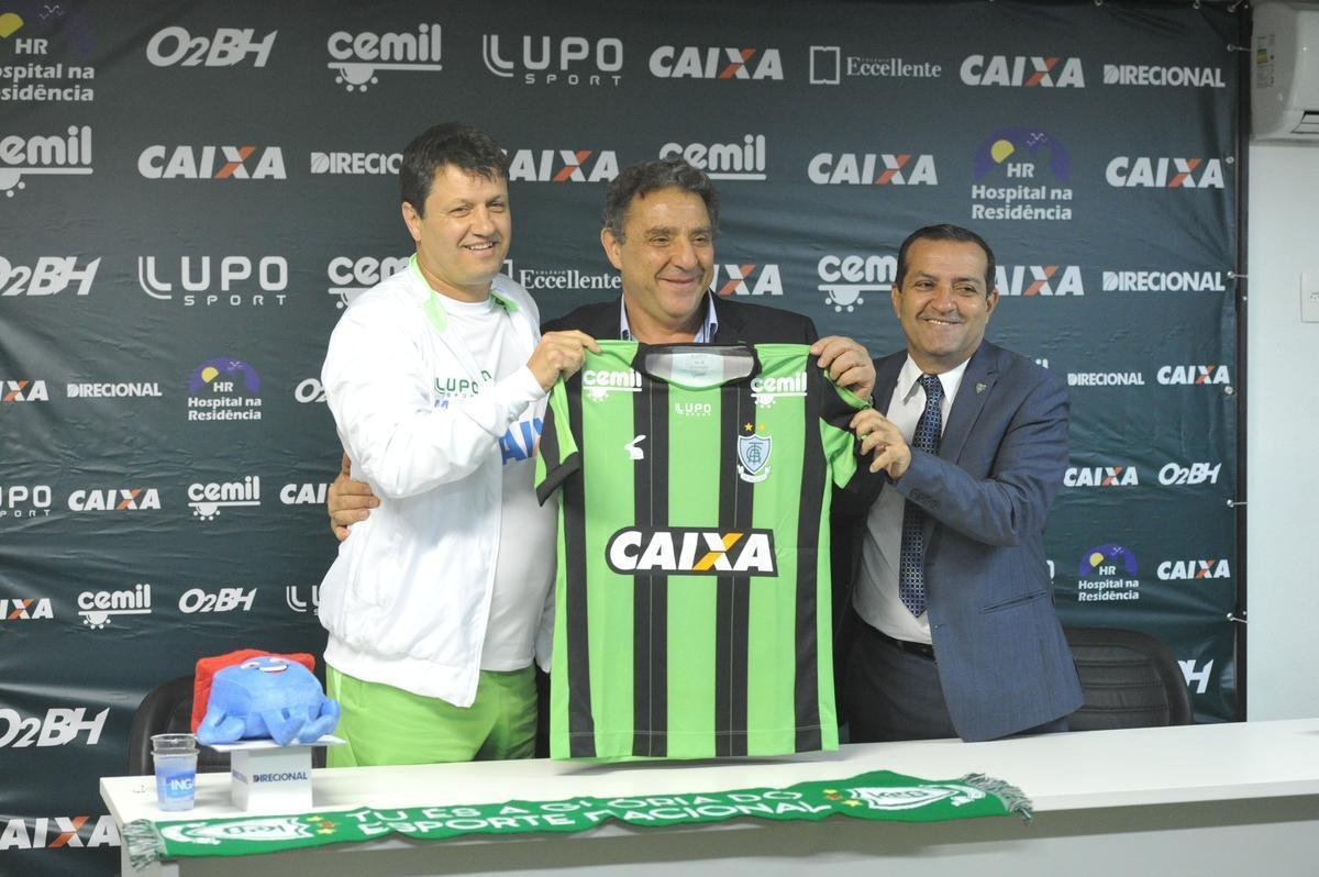 Presidente Marcus Salum apresentou Adilson Batista como novo tcnico do Amrica