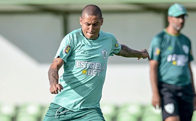 Wellington Paulista está focados nos treinamentos no CT Lanna Drumond