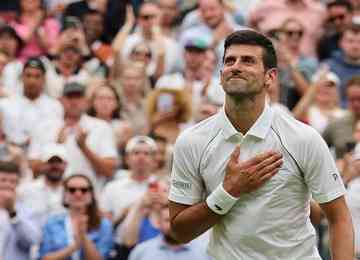 Tenista sérvio, de 35 anos, busca seu quarto título consecutivo no tradicional Torneio de Wimbledon, na sagrada grama do All England Club