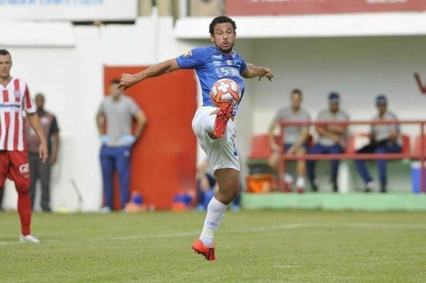 Fotos do duelo entre Villa Nova e Cruzeiro, neste domingo