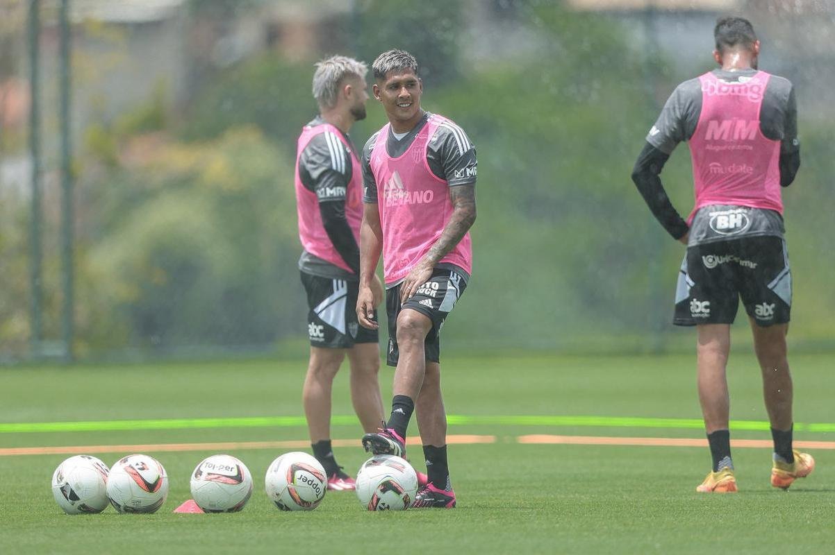Atltico teve um dia de folga aps o empate com o Cruzeiro no clssico. Elenco de Coudet retomou atividades na Cidade do Galo na tarde desta quarta-feira (15/2).
