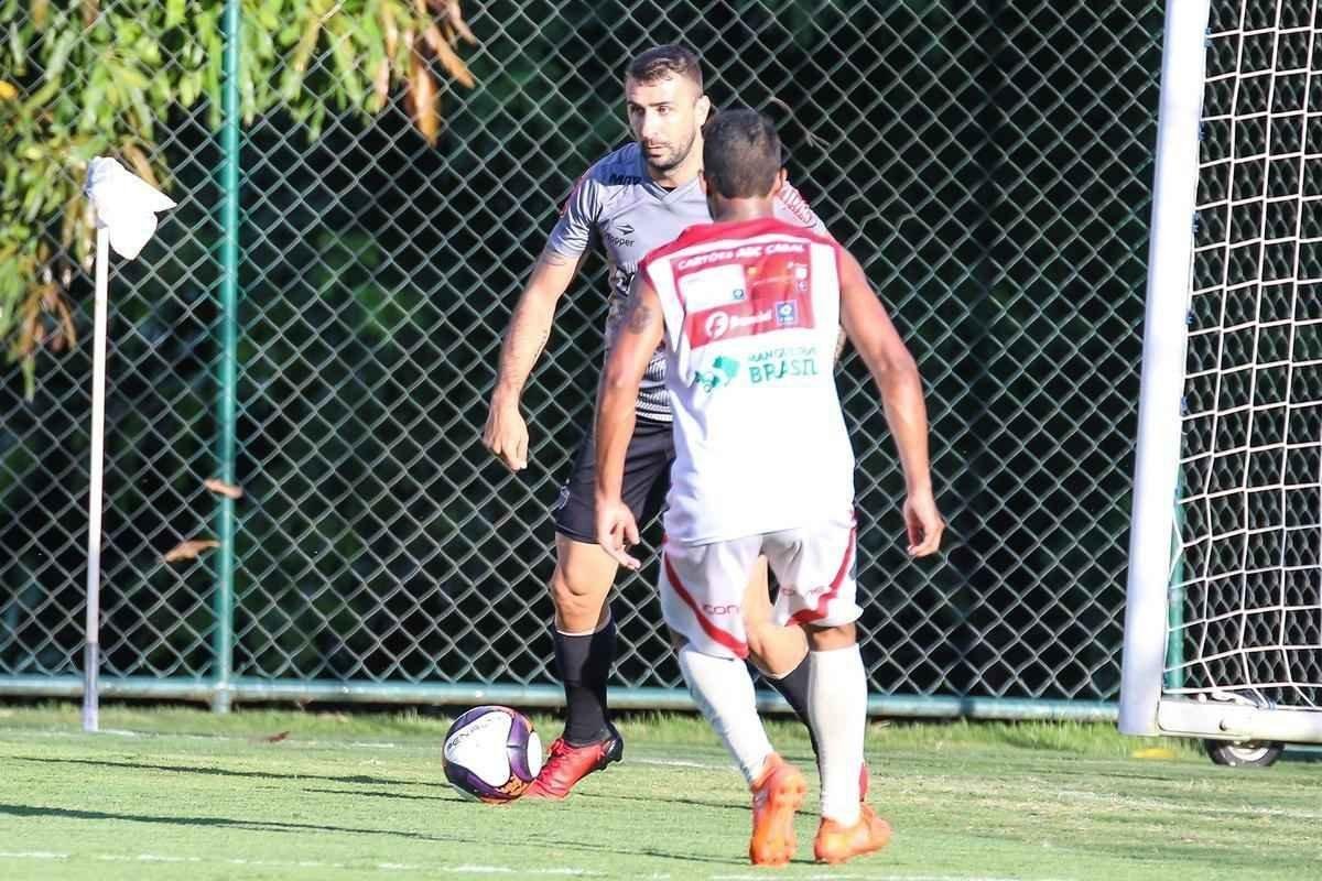Com gols de Fred e Carlos Csar, Atltico vence jogo-treino contra Guarani de Divinpolis, na Cidade do Galo, por 2 a 0