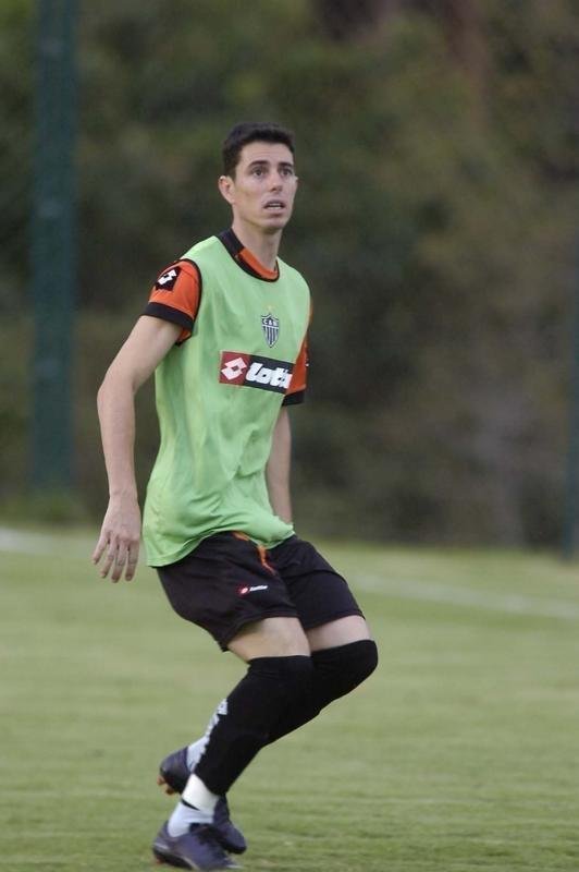 Alessandro - Aps ser dispensado pelo Cruzeiro, Alessandro foi contratado pelo Atltico em fevereiro de 2009. A estreia s aconteceu em abril, com vitria por 2 a 0 sobre o Guaratinguet. O atacante entrou no segundo tempo da partida, no lugar de Lopes.