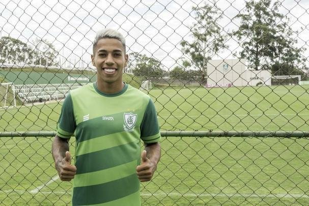 O América se reapresentou nesta quinta-feira para a próxima temporada. Além de já contar com os reforços, o Coelho mostrou o novo uniforme de treino, da Sparta, marca-própria do clube