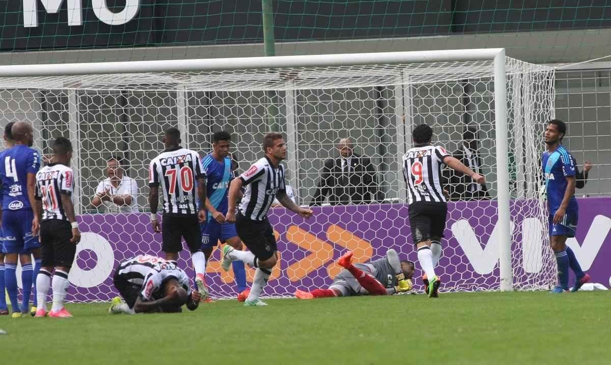 Imagens de Atltico x Ponte Preta, no Independncia
