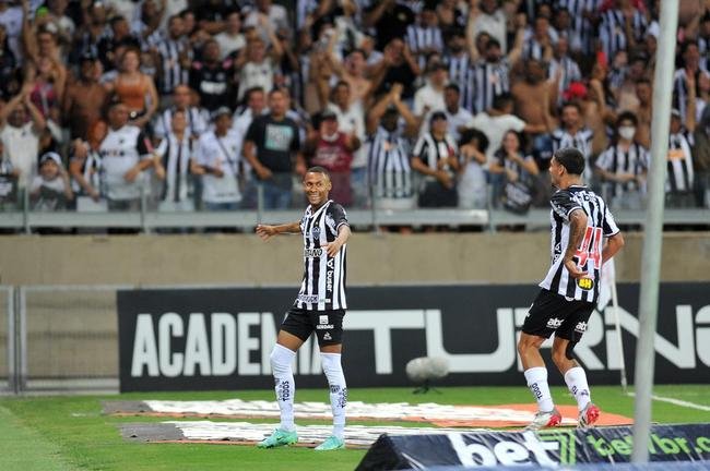 Fotos do gol de Ademir, o terceiro do Atltico sobre a Caldense, no Mineiro, na partida de volta da semifinal do Mineiro