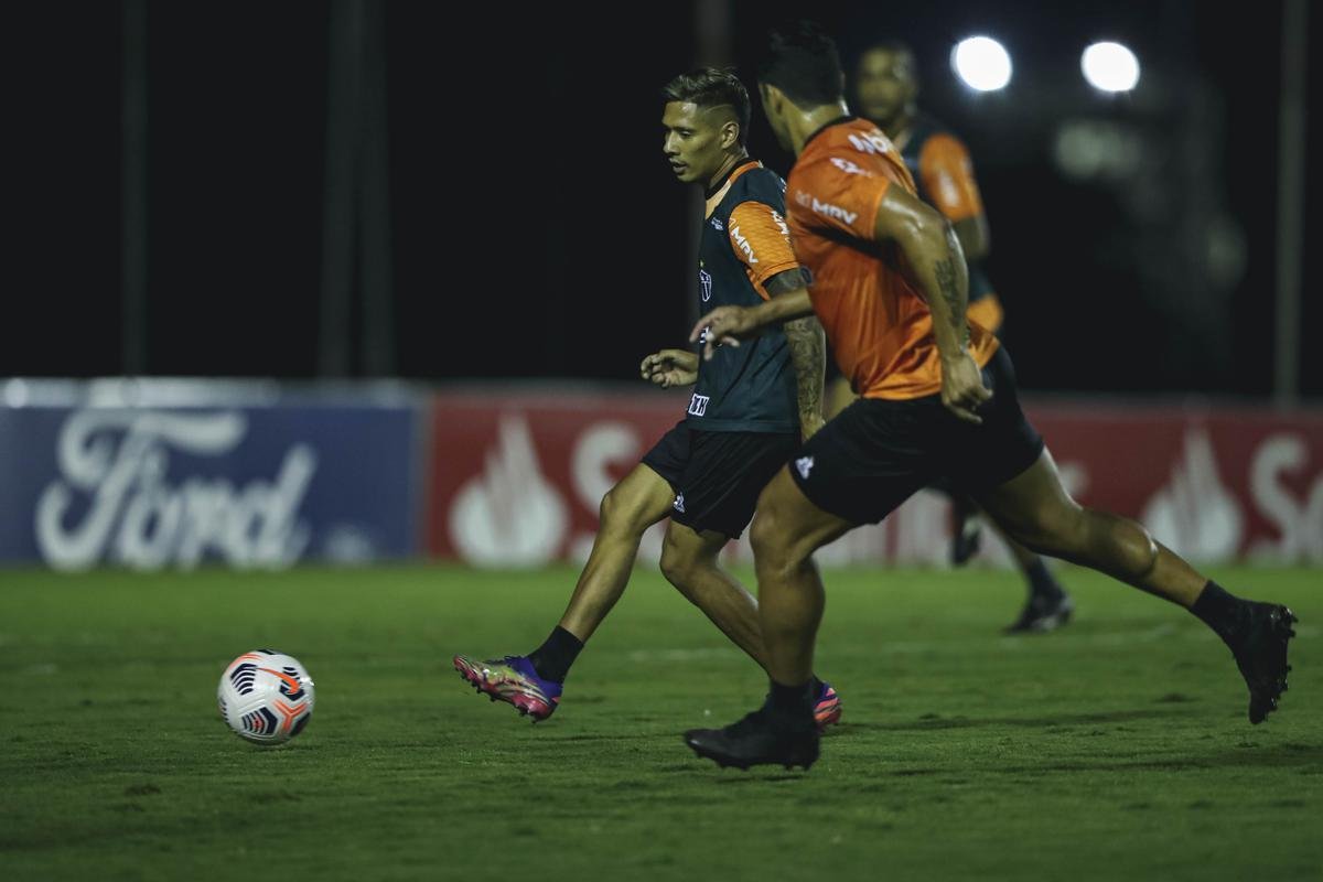 Tcnico Cuca comandou atividade do Atltico no CT da Conmebol no Paraguai 