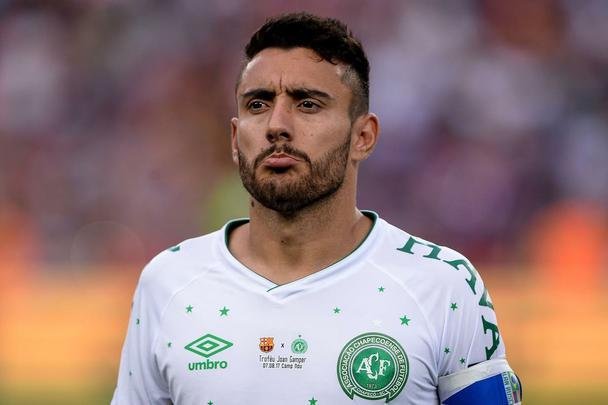 Duelo no estádio Camp Nou marca o retorno do lateral Alan Ruschel aos gramados após o acidente com o avião da Chapecoense, em novembro de 2016
