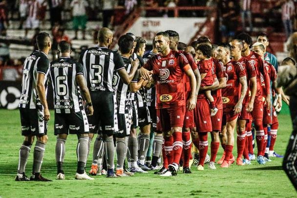 Nos Aflitos, Náutico e Botafogo se enfrentaram pela 2ª fase da Copa do Brasil. Além da classificação, o triunfo valeu uma premiação de R$ 1,5 milhão.