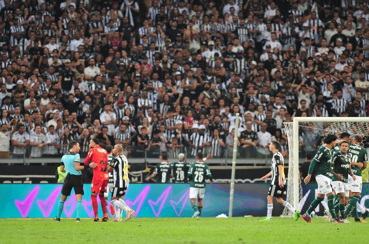 Fotos do jogo de ida das quartas de final da Copa Libertadores, entre Atltico e Palmeiras, no Mineiro