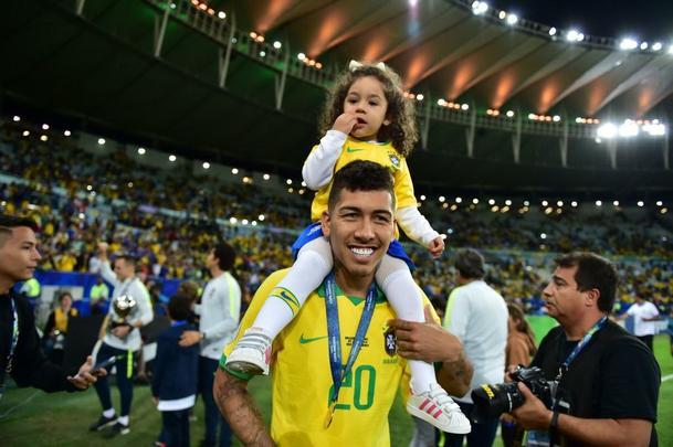 Seleção Brasileira derrota Peru por 3 a 1, conquista Copa América e ergue a taça no Maracanã; veja as fotos da festa do Brasil