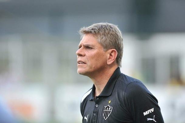 Foi de Paulo Autuori a responsabilidade de substituir Cuca, um dor principais treinadores da história do Atlético. A tarefa se mostrou ingrata ao atual diretor executivo do Fluminense, que permaneceu no cargo por apenas 23 partidas.