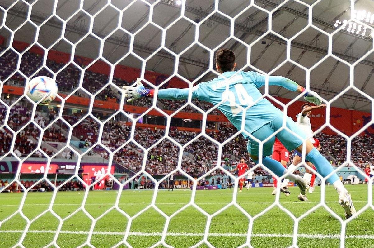 Inglaterra e Ir, no primeiro jogo do Grupo B da Copa do Mundo.