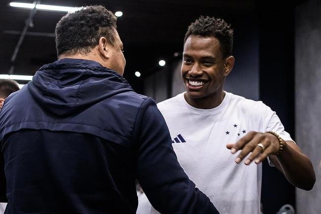 Ronaldo conheceu t�cnico Pepa e cumprimentou jogadores do Cruzeiro na v�spera do jogo contra o Corinthians, em S�o Paulo, pelo Campeonato Brasileiro 