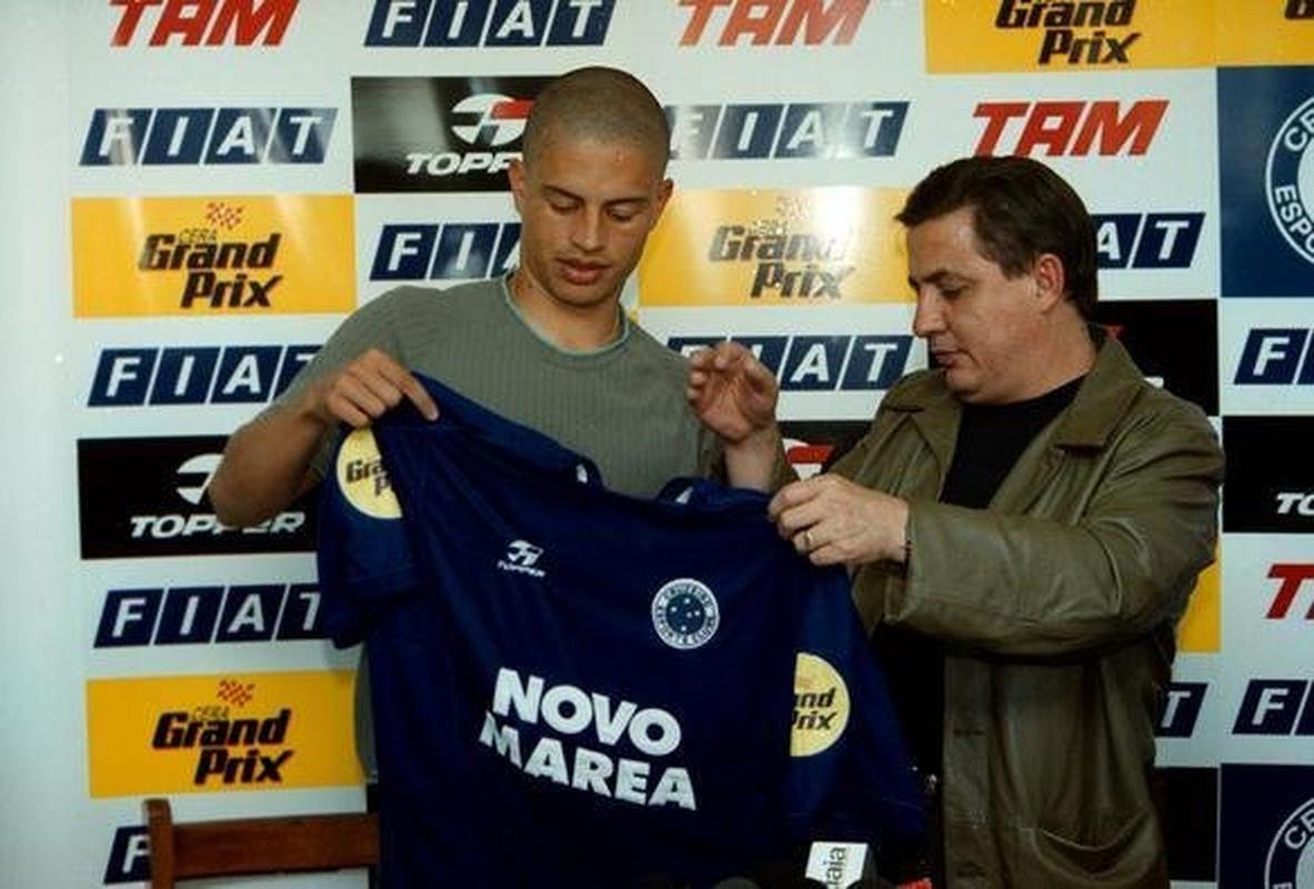 Apresentao de Alex em sua primeira passagem pelo clube, em 2001