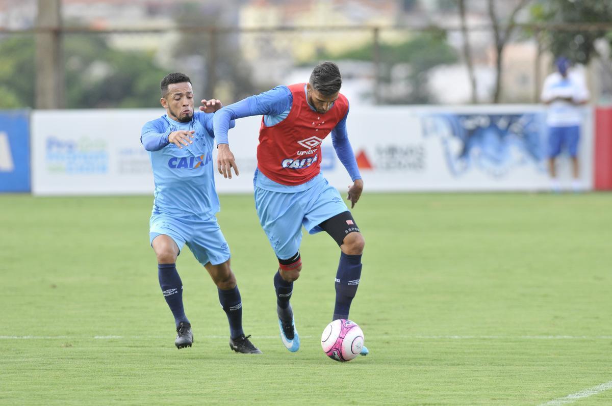 Mano Menezes montou Cruzeiro que deve encarar o Villa Nova no sbado e promoveu trs mudanas em relao ao ltimo jogo: Murilo entrou na vaga de Leo, Egdio no lugar de Marcelo Hermes e Robinho deu lugar a Ariel Cabral
