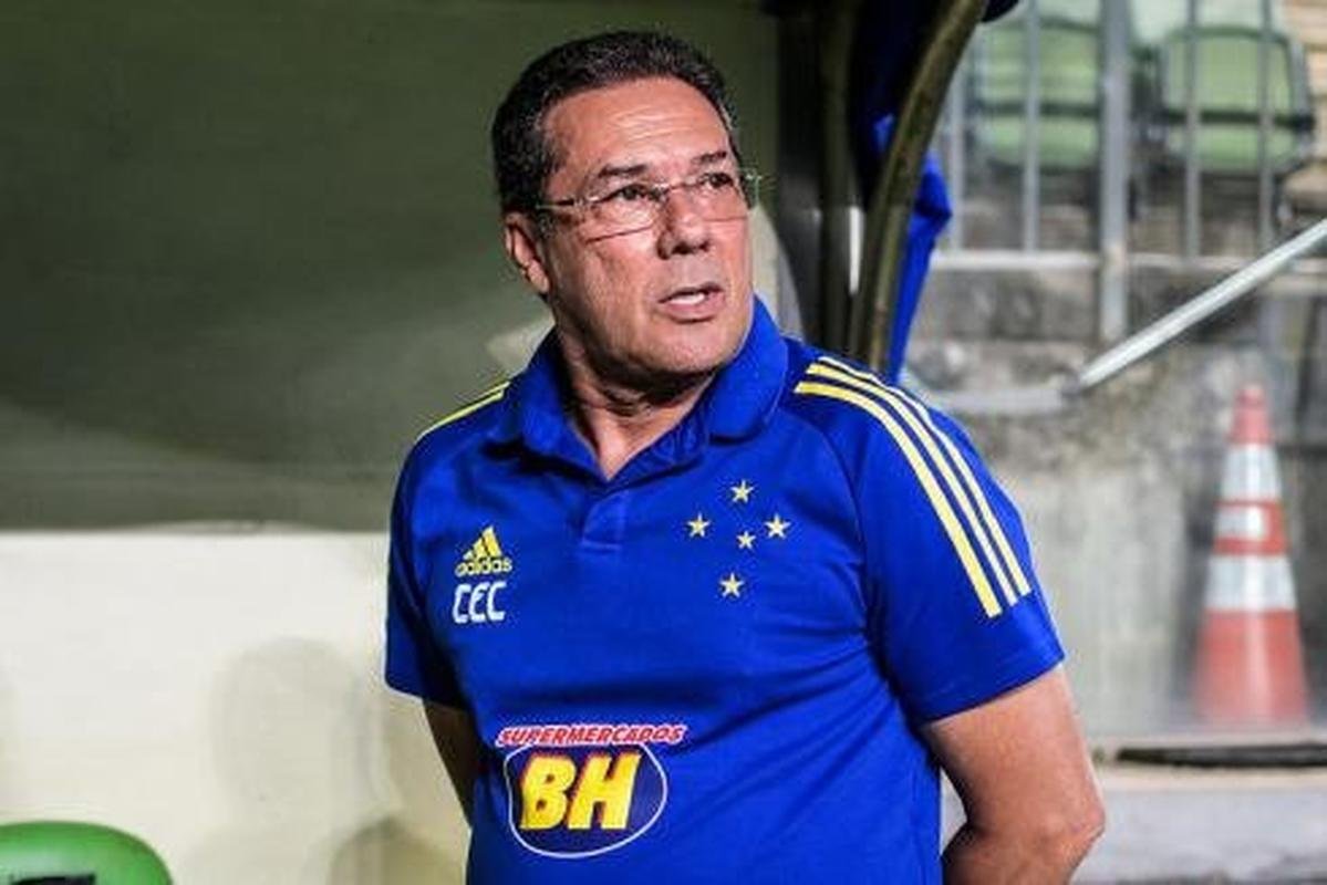 1 Vanderlei Luxemburgo - 23 jogos (8 vitrias, 11 empates e 4 derrotas)