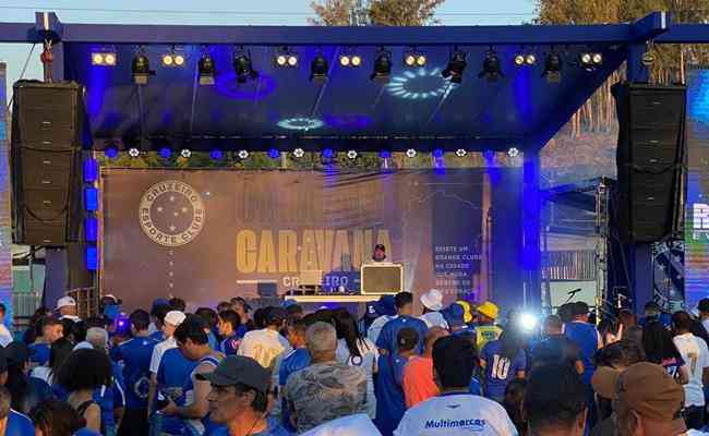 Em outubro, a Caravana do Cruzeiro esteve em Conselheiro Lafaiete, com a presena de Ronaldo Fenmeno. Milhares de torcedores compareceram ao Parque de Exposies Tancredo Neves para prestigiar o evento oficial do clube.