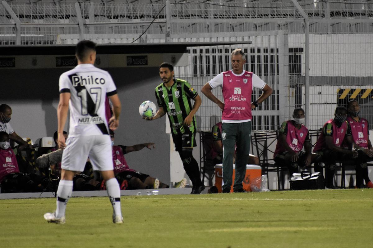 Fotos do duelo de ida da quarta fase da Copa do Brasil, entre Ponte Preta e América, no Moisés Lucarelli, em Campinas.