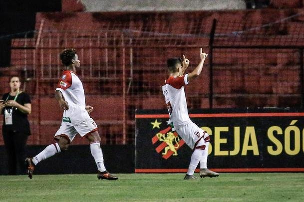 No segundo tempo, o Sport ainda ampliou o placar com Jean Patrick. Porém, com a expulsão do capitão Sander, o Imperatriz tomou a iniciativa do jogo e chegou ao empate com dois gols de Cesinha.