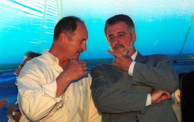 Inaugurao da Toca da Raposa II em 9 de maro de 2002. Na ocasio, presidente do Cruzeiro, Zez Perrella, recebeu figuras ilustres, como o tcnico da Seleo Brasileira, Luiz Felipe Scolari, e outras autoridades pblicas municipais, estaduais e federais