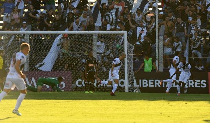 Federico Rodriguez empatou para o Danubio aos 46 minutos do primeiro tempo: 1 a 1