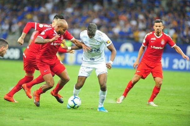 Cruzeiro e Internacional ficaram no empate em jogo com interveno do VAR